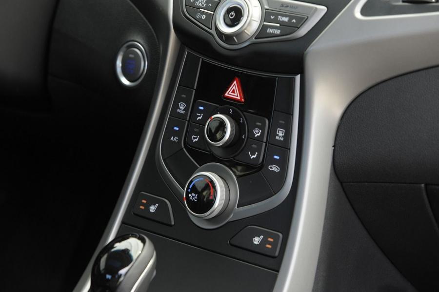  Hyundai Elantra Coupe 2014 года  (фото 18 из 25)